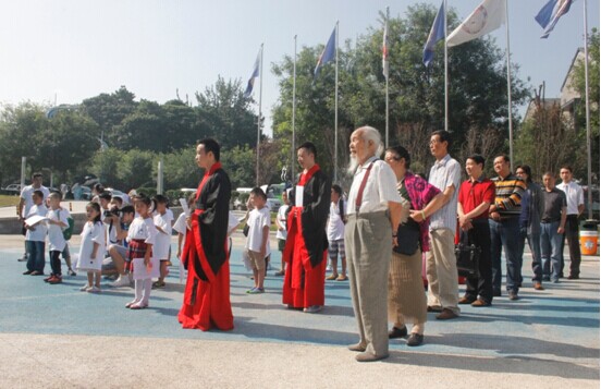 中华文化瑰宝，古板文化美德的传承——记首届西安B体育小业主“国学启蒙”夏令营