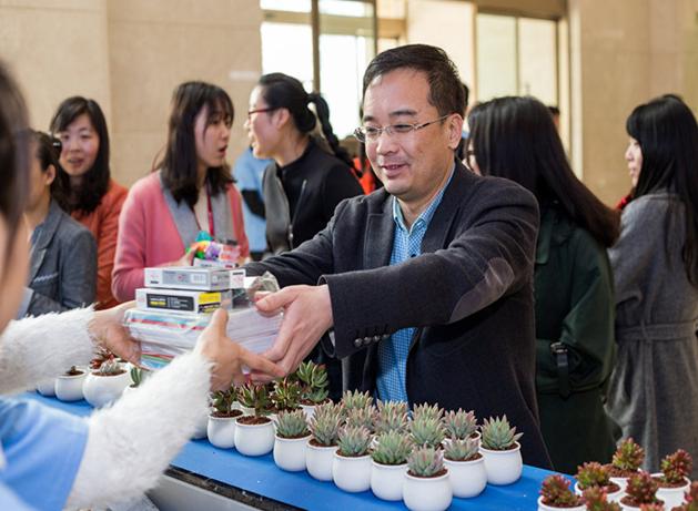 携手希望，为“蓝”生涯——记西安B体育大厦地球一小时公益运动